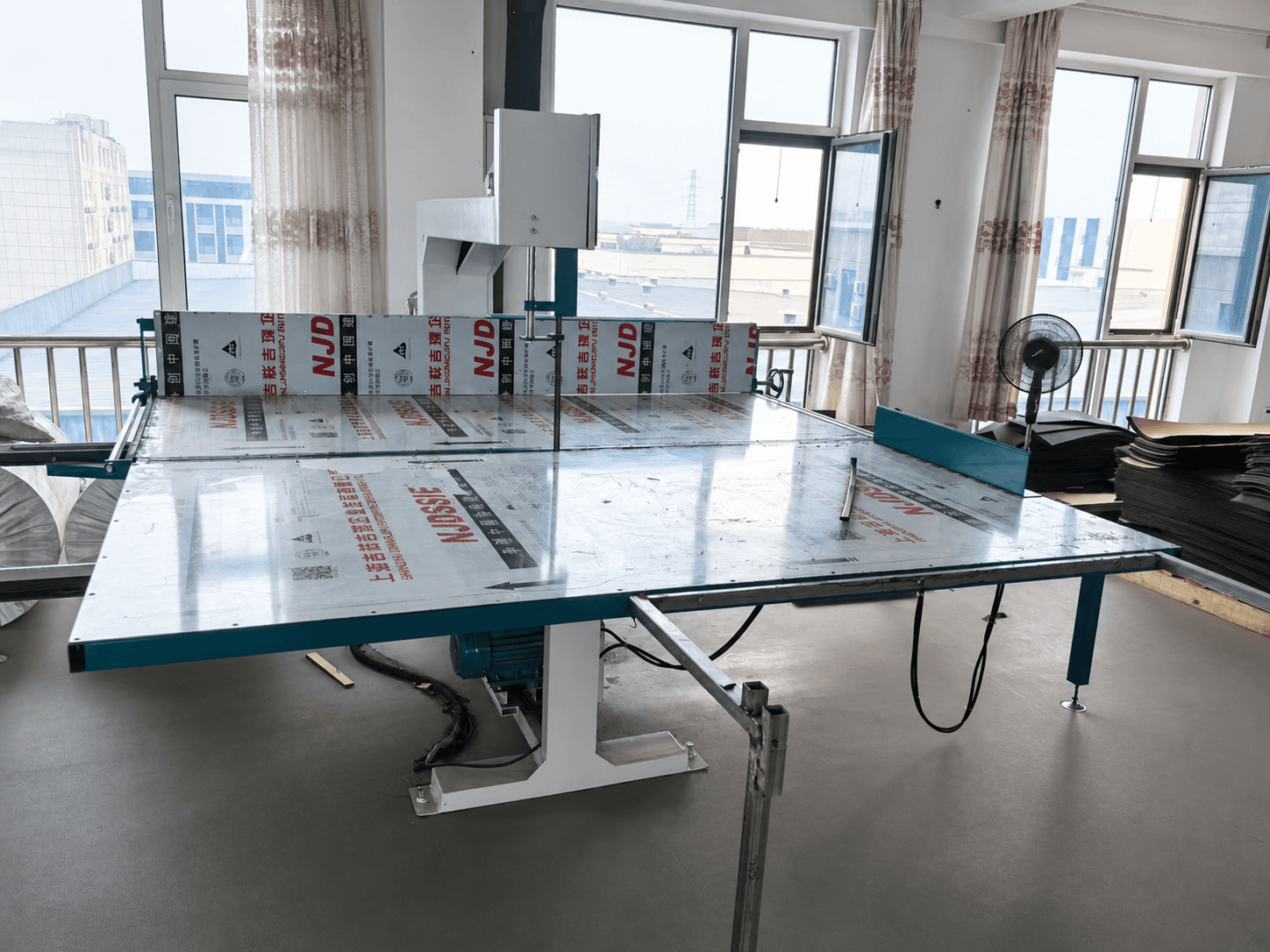 Factory cutting table